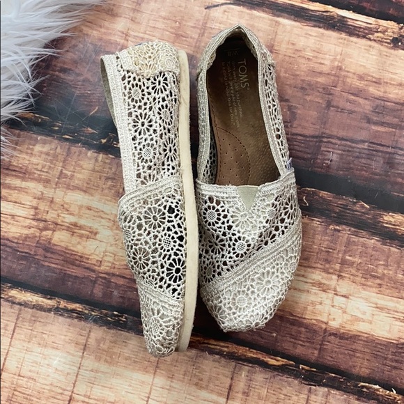 Toms Shoes - 50% off bundles Cream Lace Crochet Toms Slip ons 8